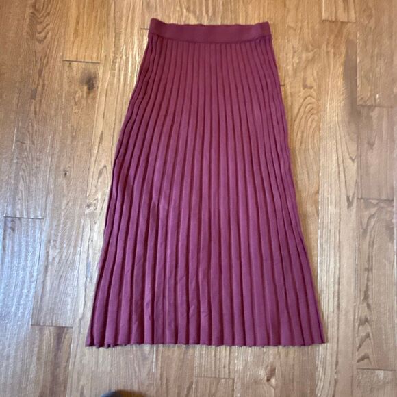 A New Day burgundy knit accordion pleat midi skirt size M - Picture 2 of 8